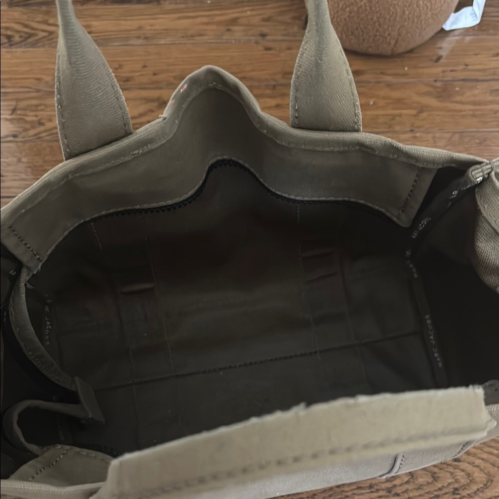 Marc Jacobs Tan Tote Bag - Picture 3 of 4